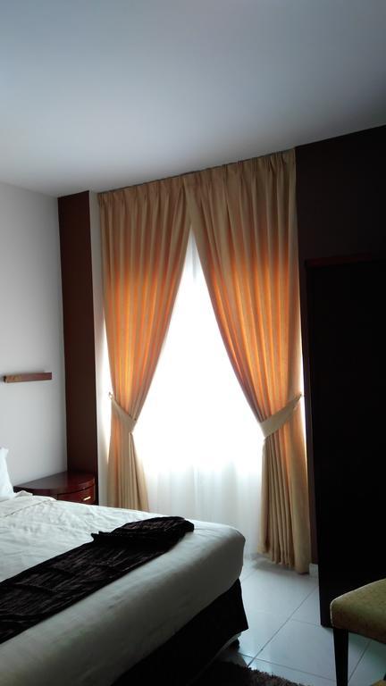 Royal Crown Suites Schardscha Exterior foto