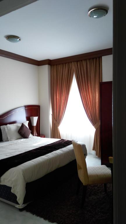Royal Crown Suites Schardscha Exterior foto