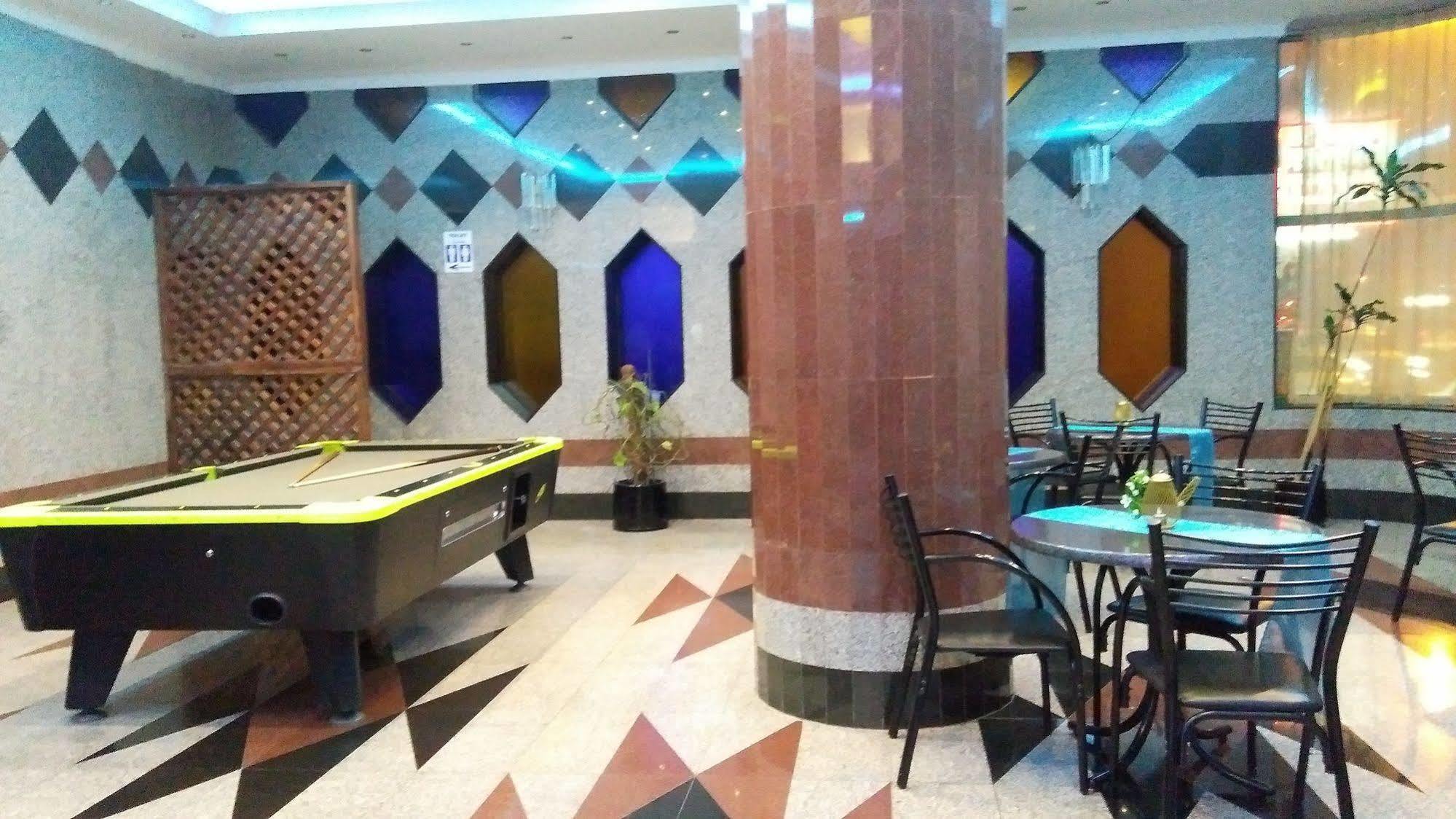 Royal Crown Suites Schardscha Exterior foto